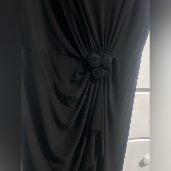 Jones New York Black Ruffled Shift Midi Dress with 3 Roses in Middle Size 14 W - Picture 8 of 9